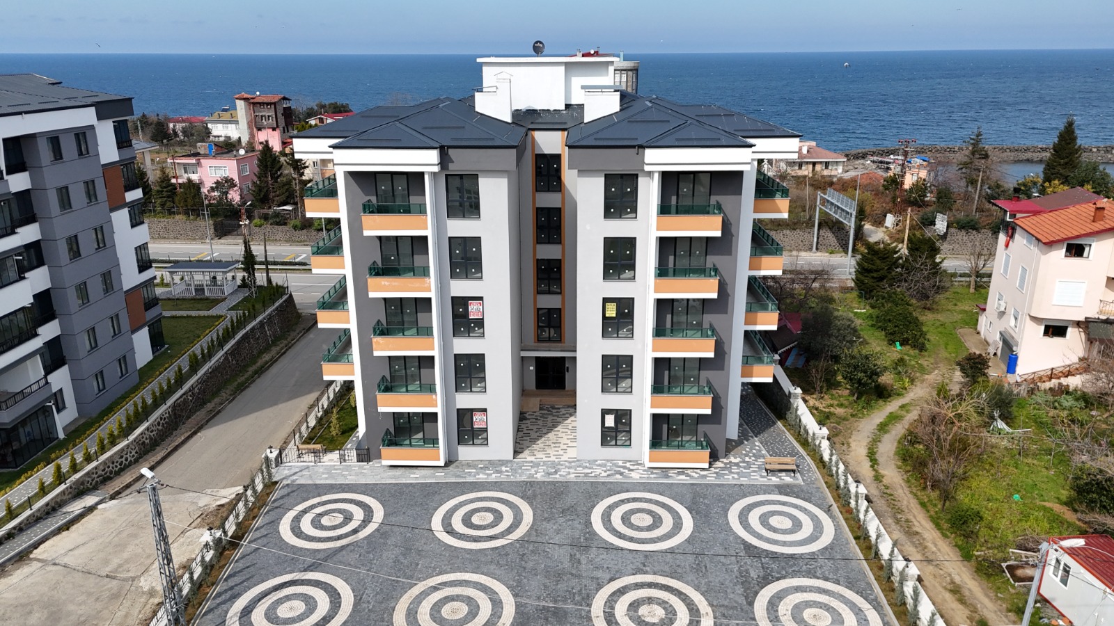 MABEL'DEN ADACIKTA SAHİL YOLU KENARINDA SATILIK SIFIR 3+1 DAİRE